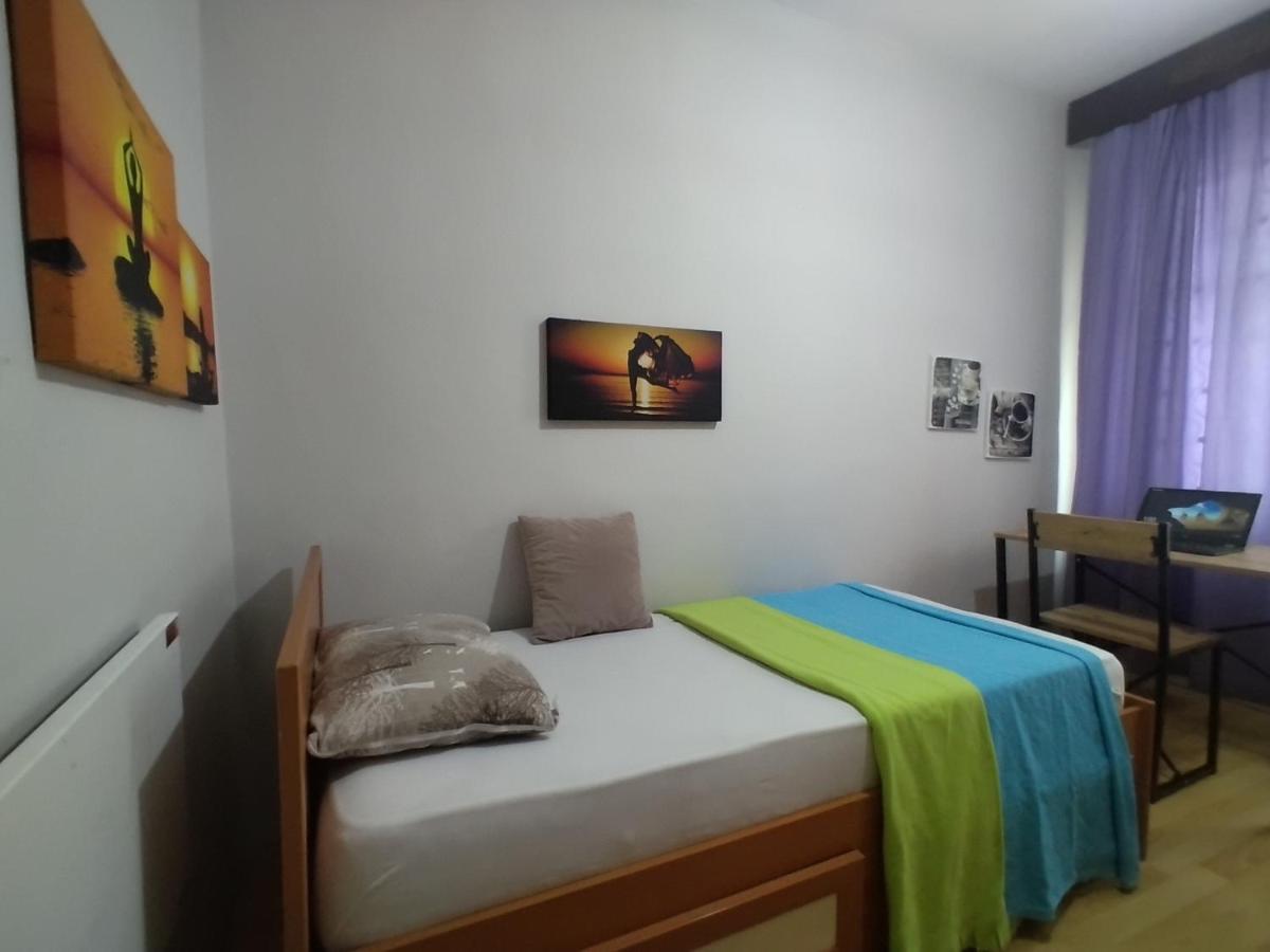 Feeling At In Center 5 Minutes Walk To The Atakoey Metro Station & Metrobus Pansiyon